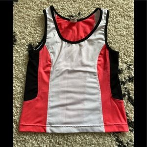 Women’s tennis/workout top